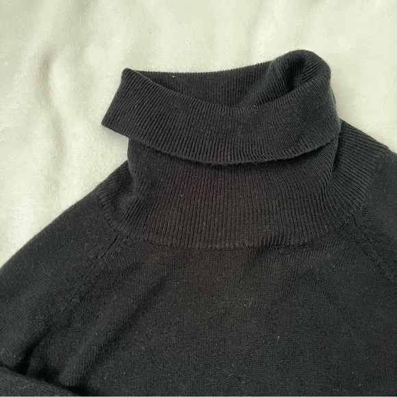 🌟Black Kendra Scott turtle neck sweater small - Picture 4 of 8
